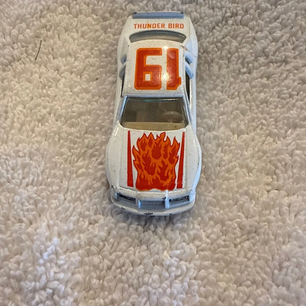 Yatming No 1033 Ford‎ Thunderbird Stock Car White Orange Flames 61 Diecast